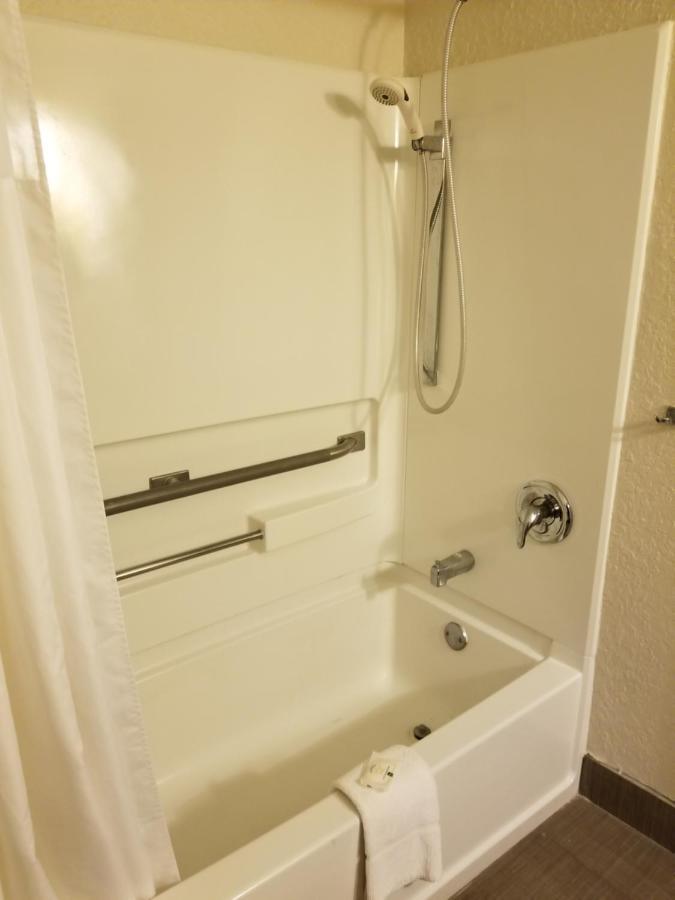Quality Inn & Suites Leesburg Chain Of Lakes Екстер'єр фото